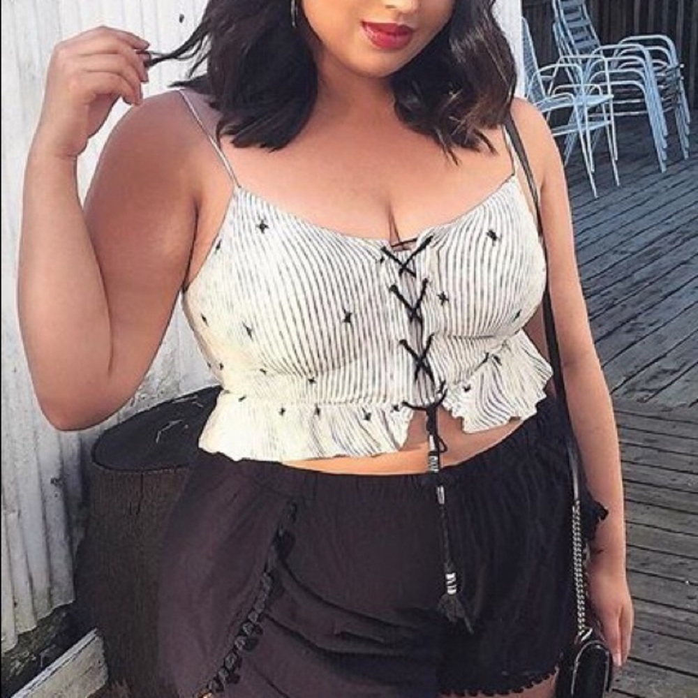 American Eagle (AEO) lace-up beige/black crop top